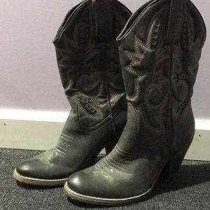 High heel cowboy boots